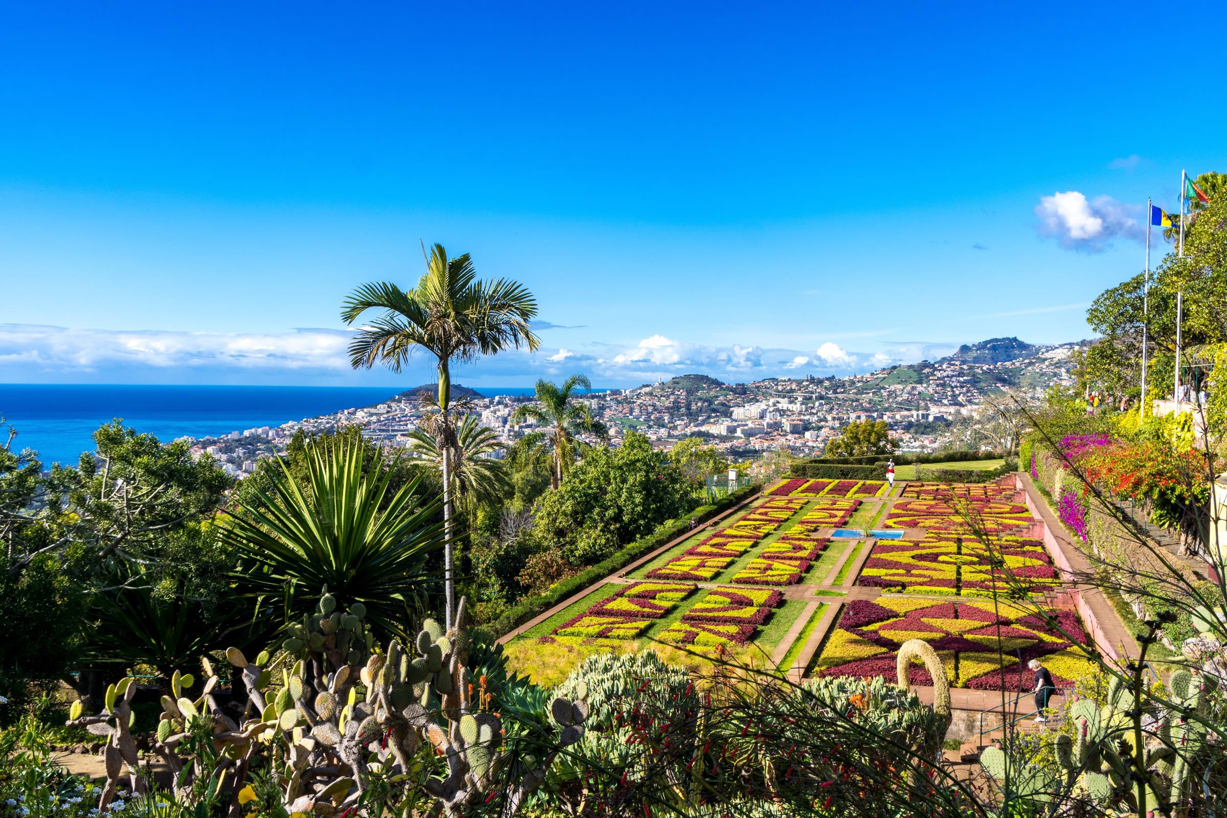 Steilküste von Madeira über dem Atlantik