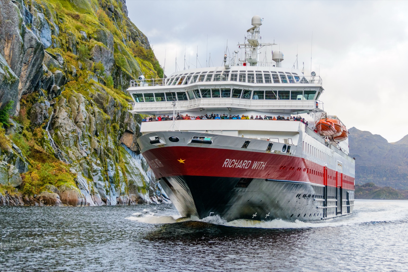 MS Richard With in Trollfjorden, Hurtigruten – Foto: Robert Cranna/Hurtigruten