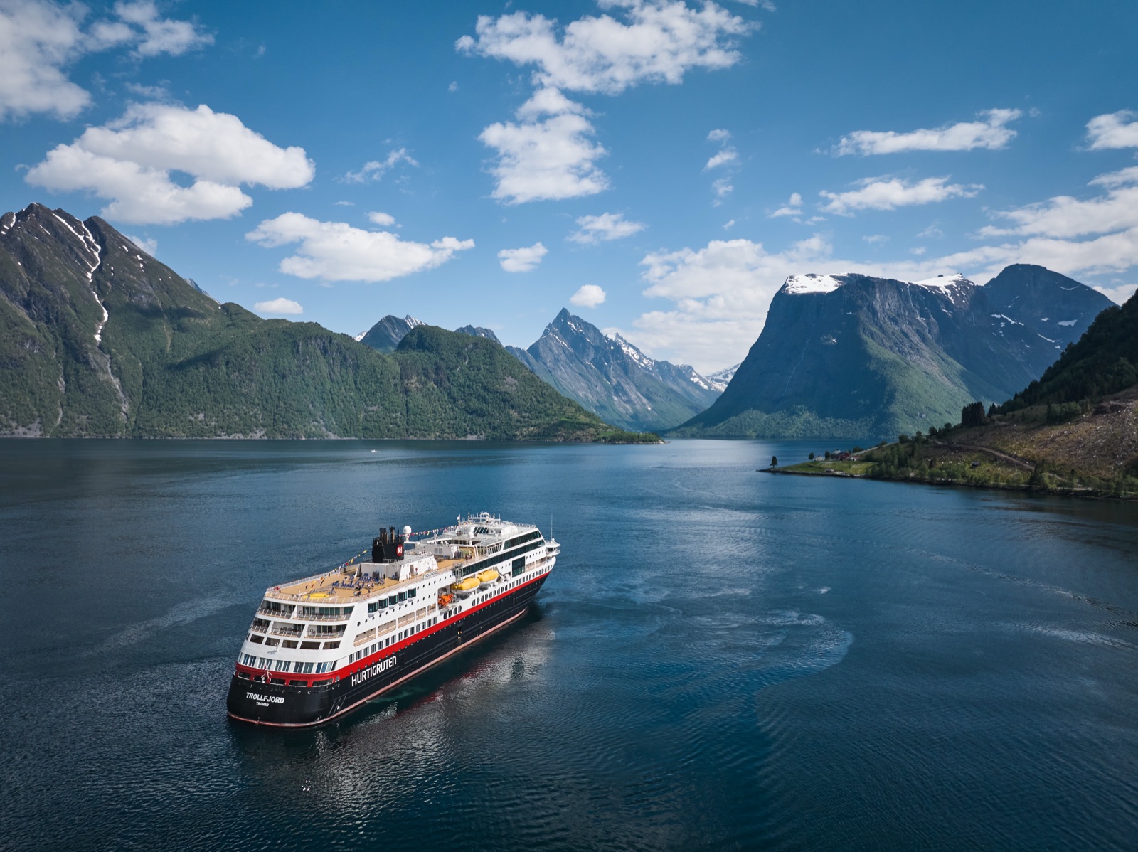 MS Trollfjord, Hurtigruten