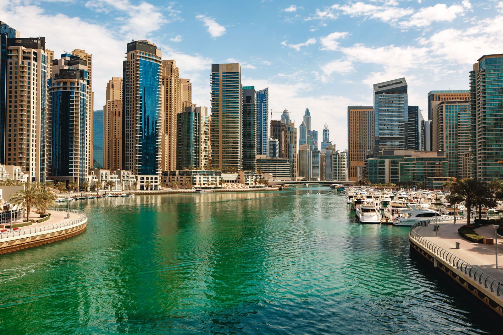 Skyline von Dubai – 22 Nächte von Dubai nach Mallorca mit der AIDAcosma