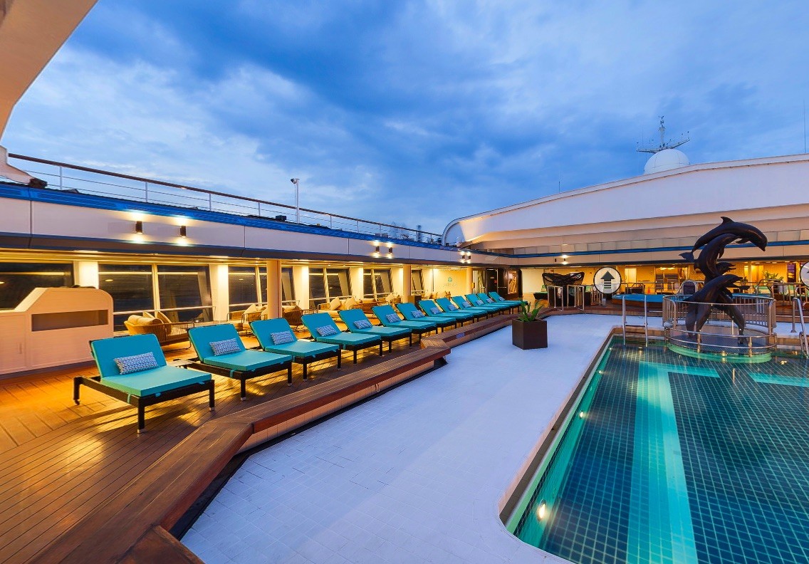 nicko_cruises_vasco_da_gama_pool