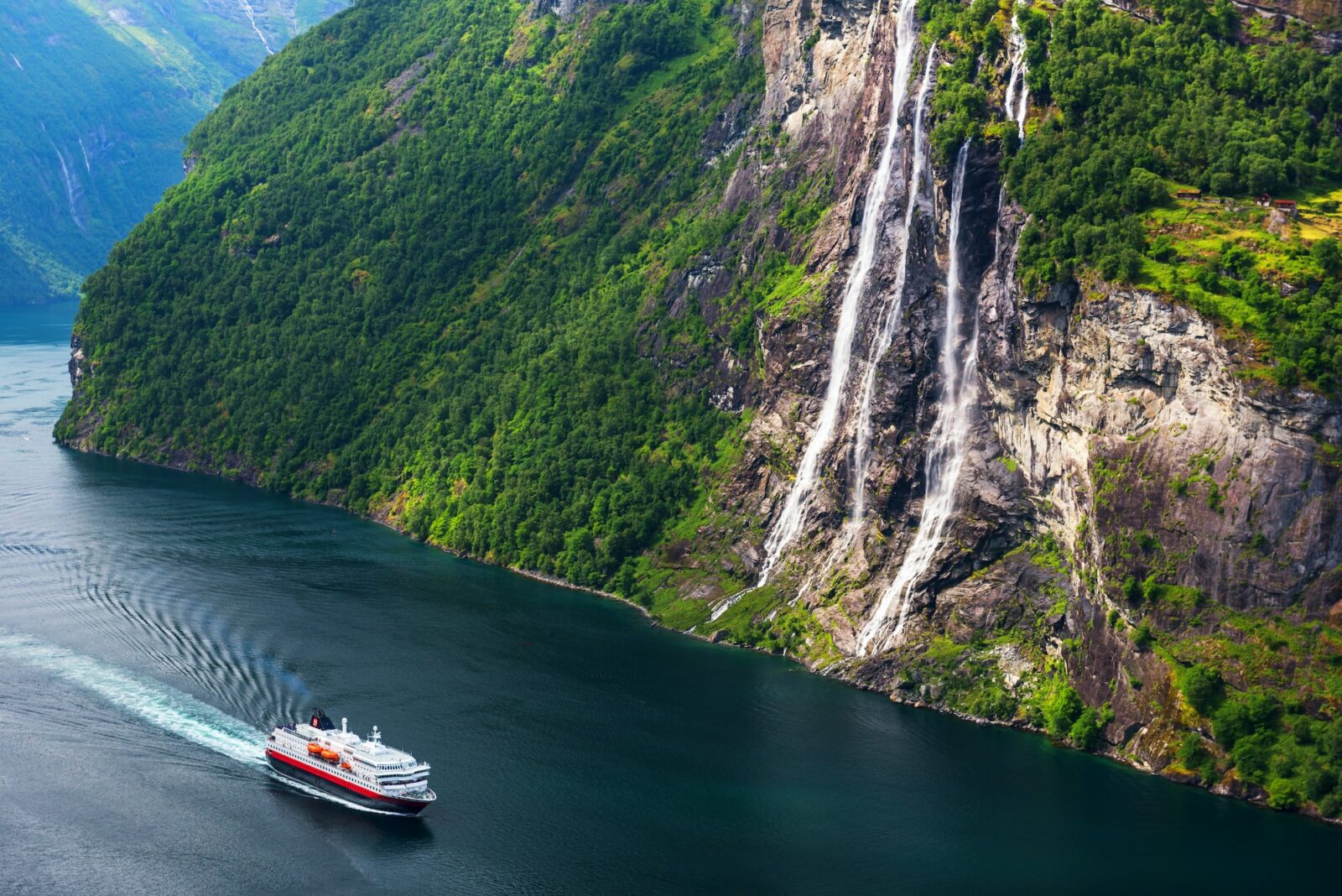 Norwegische Fjorde mit Geiranger Fjord